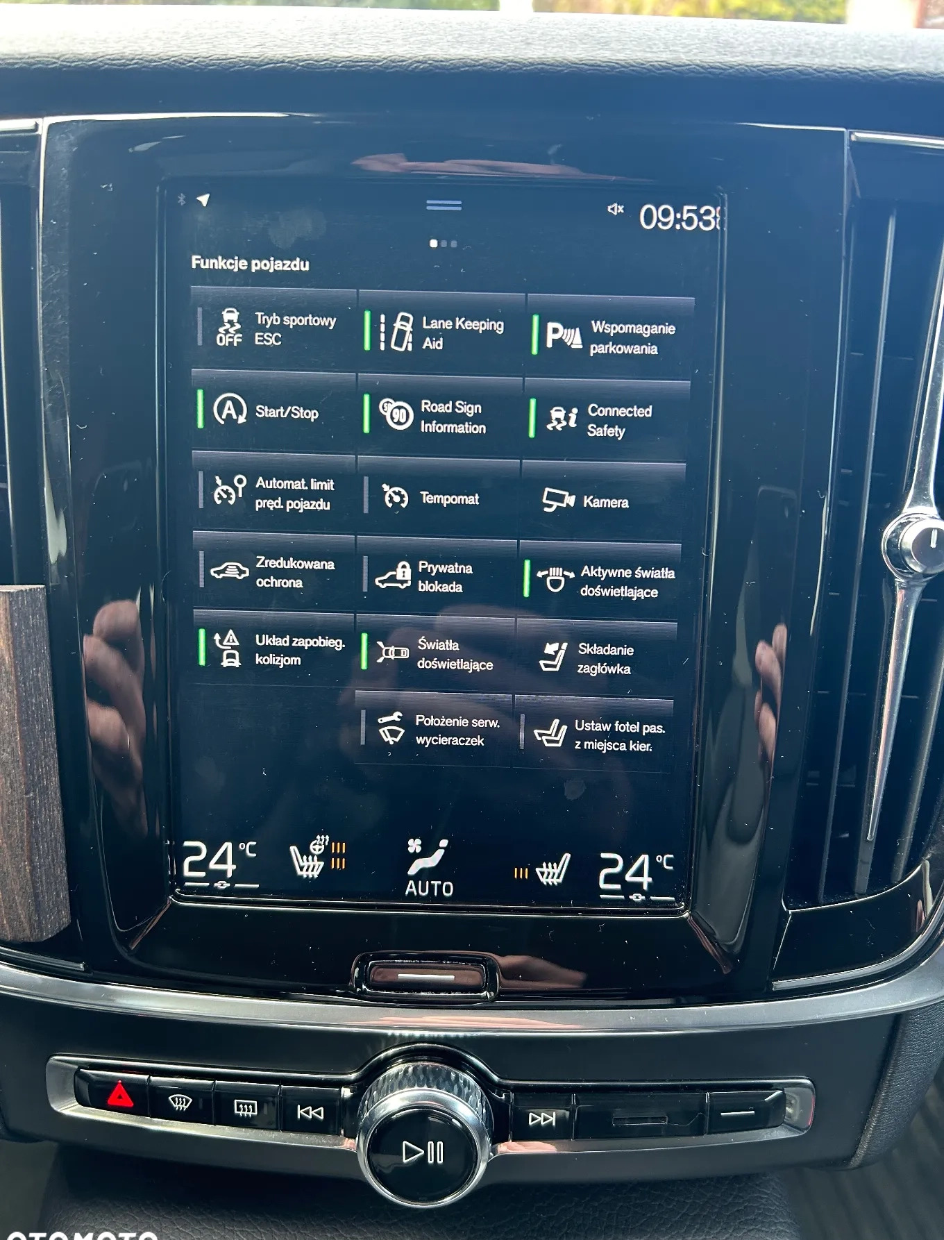 Volvo V90 Cross Country cena 142677 przebieg: 160000, rok produkcji 2019 z Kielce małe 596